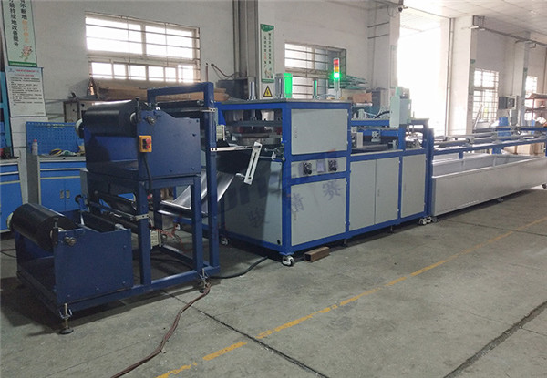 地熱膜全自動<a href=http://www.hnlqstone.com/ target=_blank class=infotextkey>熱合機</a>